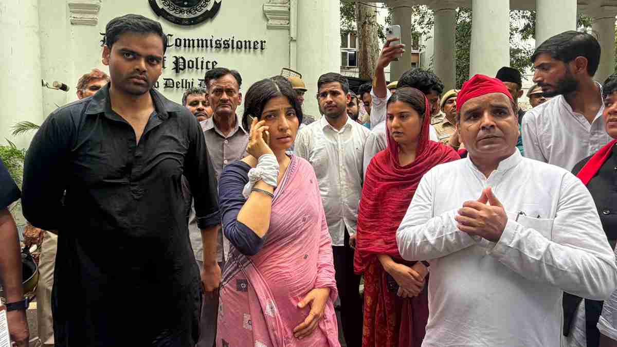 dimple yadav detained by delhi police dimple yadav detained by delhi police