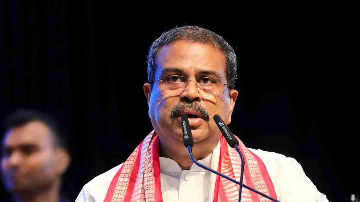 LIVE:  शिक्षा मंत्री धर्मेंद्र प्रधान ने दिया ...