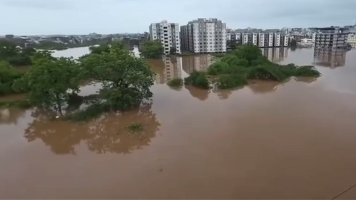Situation has become critical due to floods in Gujarat's Navsari district