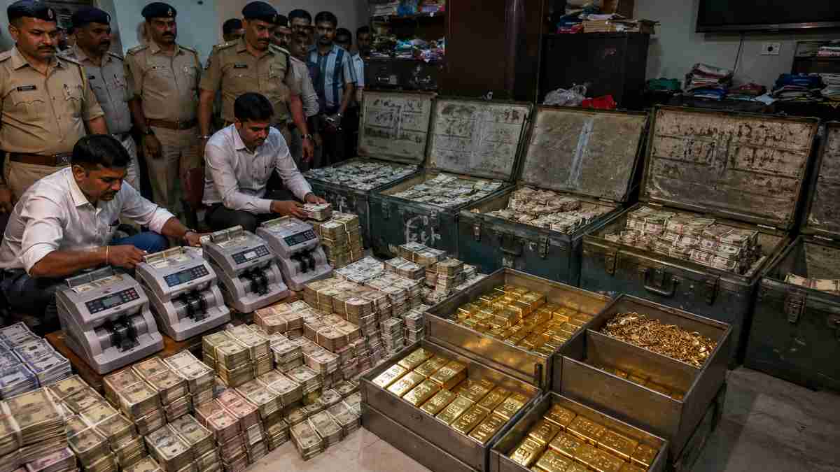 money seized from ex bus driver house Photo : AI Generated