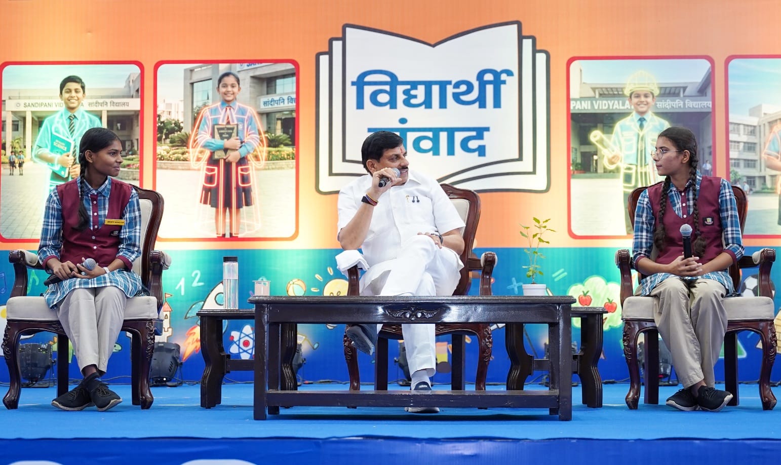 बेटियों की खास कैबिनेट से मिलकर गदगद हुए डॉ. मोहन ...