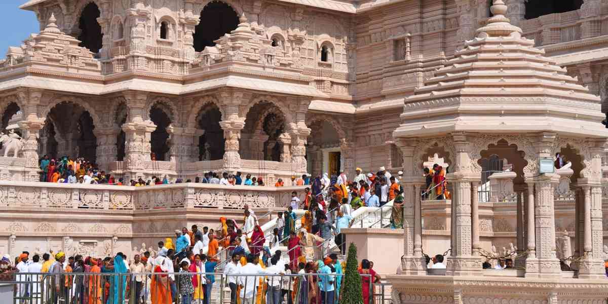 सावन मास में अयोध्या में श्रद्धालुओं का सैलाब, अब ...