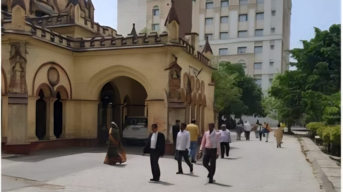 अयोध्या कचहरी लॉकअप से शातिर चोर फरार, गार्द को ...