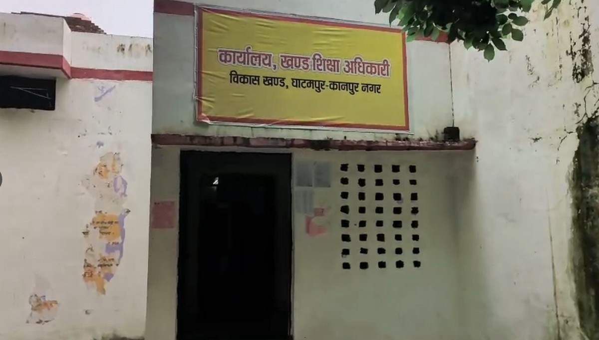 122 बच्चों की पढ़ाई 2 कमरों में कैद, स्कूल भवन ...