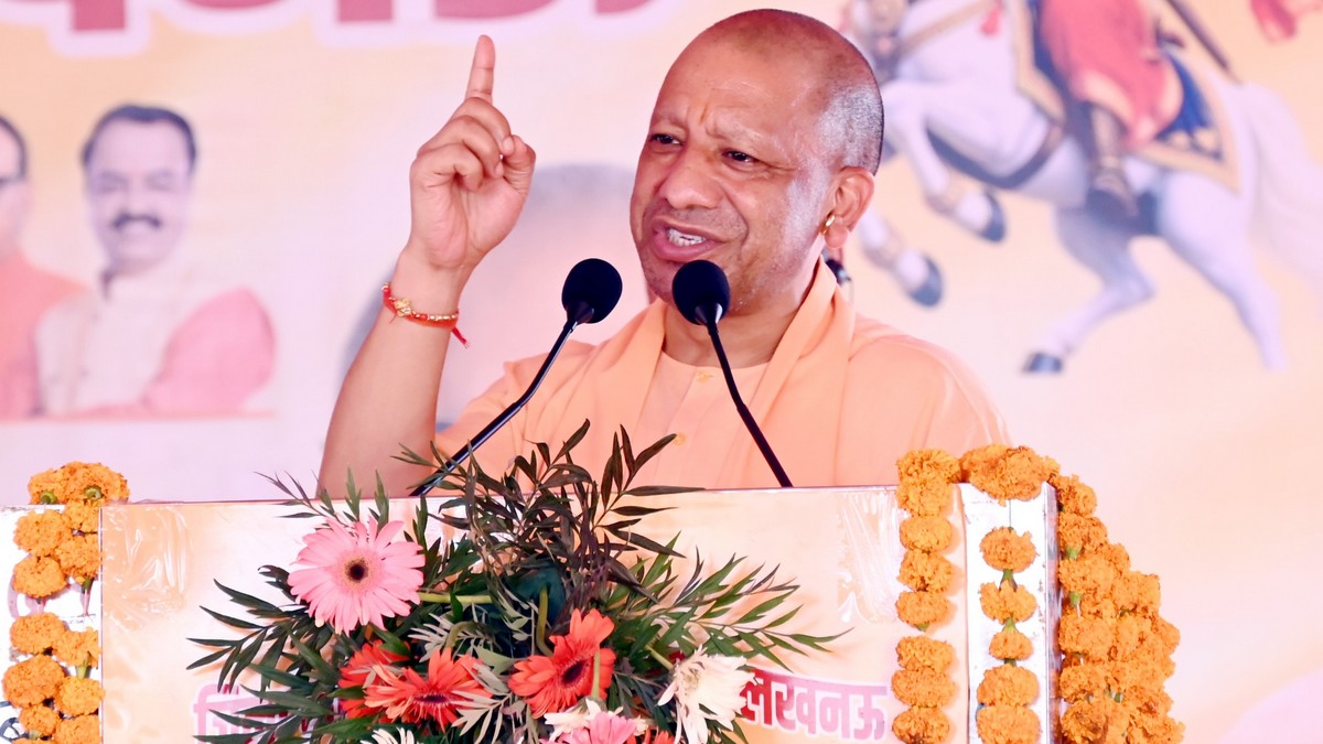 Chief Minister Yogi Adityanath Chief Minister Yogi along with Defence Minister Rajnath Singh laid foundation stone and performed Bhoomi Pujan for 12 development projects worth Rs 101 crore