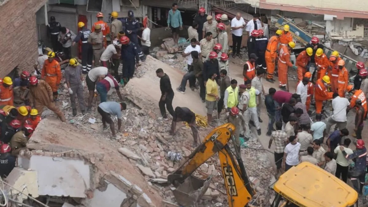 Delhi building collapse case Home Minister Amit Shah took stock of Delhi building collapse incident