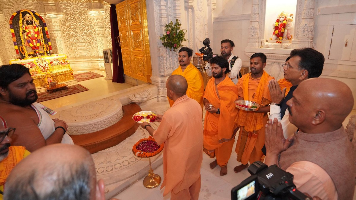 Ayodhya News : CM योगी ने हनुमानगढ़ी में बजरंगबली का लिया आशीर्वाद, रामलला के...