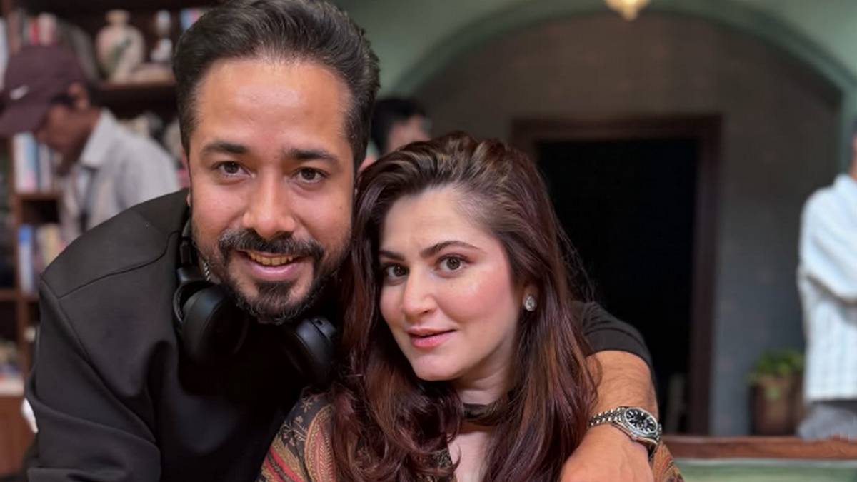 'दृश्यम 3' के एंड क्रेडिट में पत्नी के लिए अभिषेक ...