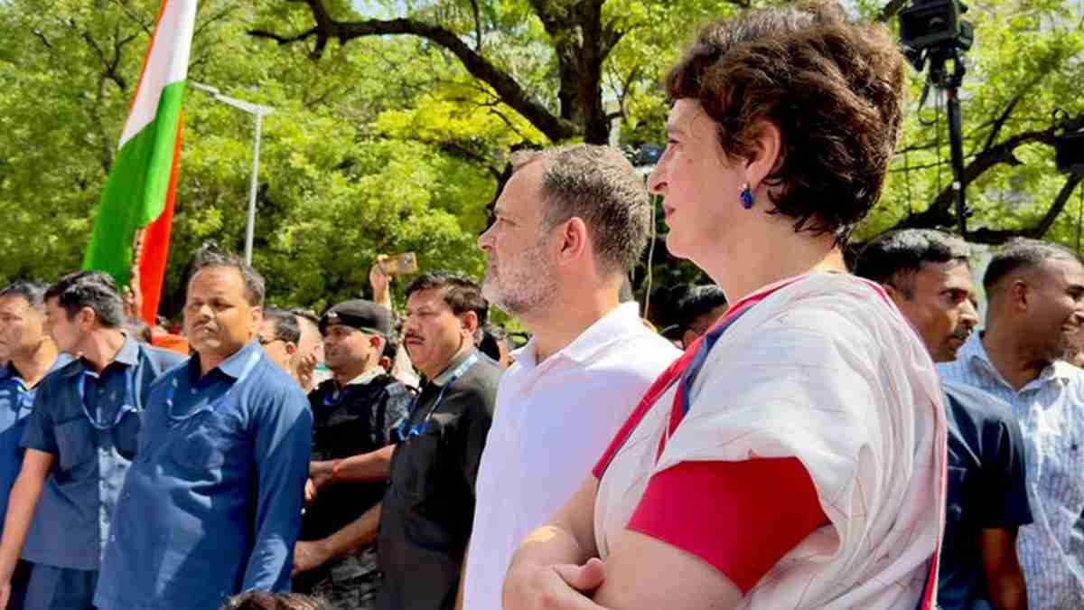2 घंटे की हिरासत के बाद राहुल-प्रियंका गांधी रिहा, EC के बाहर प्रदर्शन के...