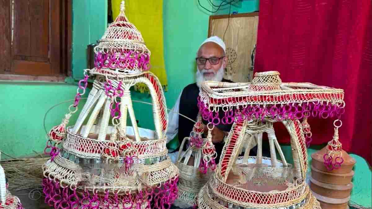 सर्दियों से पहले कश्मीरी कारीगर ने बनाई 2 ...