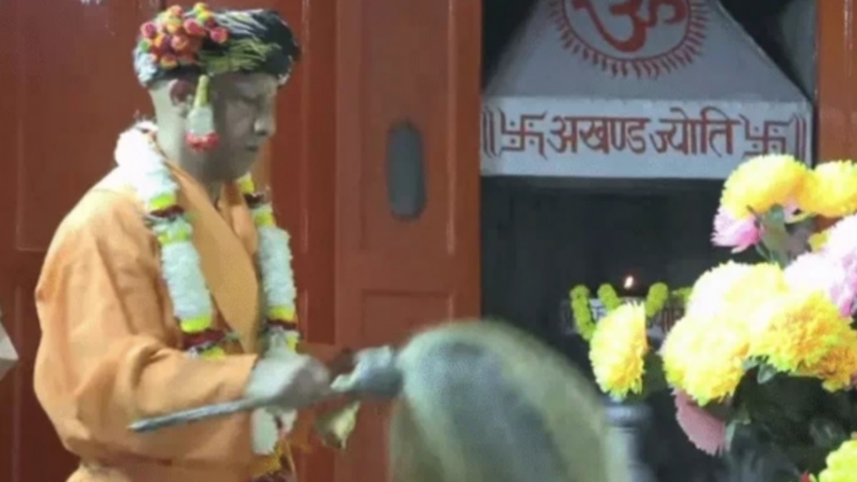 On Vijayadashami Yogi Adityanath worshipped Mahayogi Gorakhnath