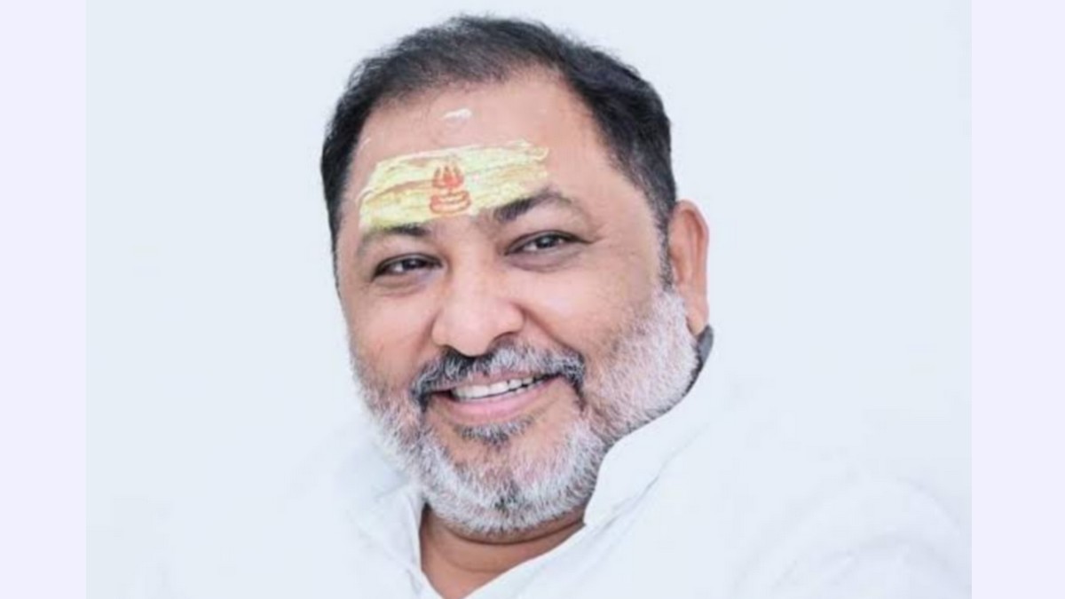 Transport Minister Dayashankar Singh targeted Samajwadi Party and Congress