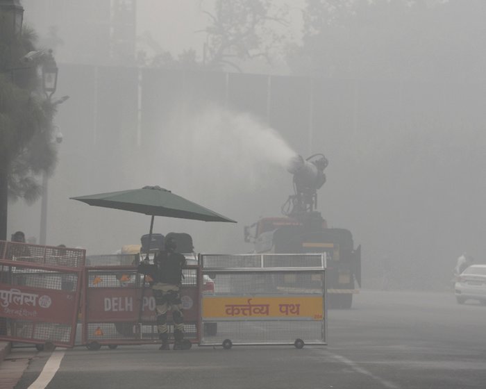 Delhi Pollution : दिल्ली में एक बार फिर गंभीर हुआ प्रदूषण, 400 के पार पहुंचा AQI,  तापमान में भी वृद्धि