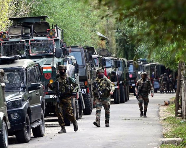 लश्कर के टॉप कमांडर डार समेत जम्मू कश्मीर में 3 आतंकवादी ढेर