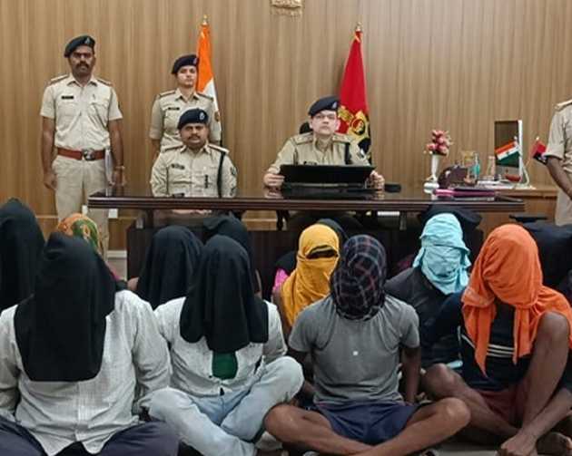 बिहार के मुंगेर में फिर पुलिस पर हमला, 3 पुलिसकर्मी घायल