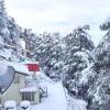 Himachal Snowfall: हिमाचल में बर्फबारी आफत भी बनी, 233 सड़कें बंद