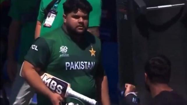 Azam Khan, Pakistan