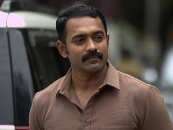 Asif Ali: 'മോനേ ആസിഫേ, ഈ ട്രാക്കില്‍ അങ്ങ് പൊക്കോ'; ഫീനിക്‌സ് പക്ഷിയെ പോലെ ഉയര്‍ന്നുപൊങ്ങി ആസിഫ് അലി