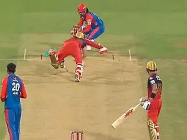 Phil Salt Run out, Virat Kohli, Kohli Runout, Phil Salt and Virat Kohli, RCB, RCB vs DC, വിരാട് കോലി, ആര്‍സിബി, ഫില്‍ സാള്‍ട്ട് റണ്‍ഔട്ട്, കോലി റണ്‍ഔട്ട്, Virat Kohli, Rohit Sharma, Cricket News, IPL News, IPL Scorecard, Cricket News in Malayalam, In