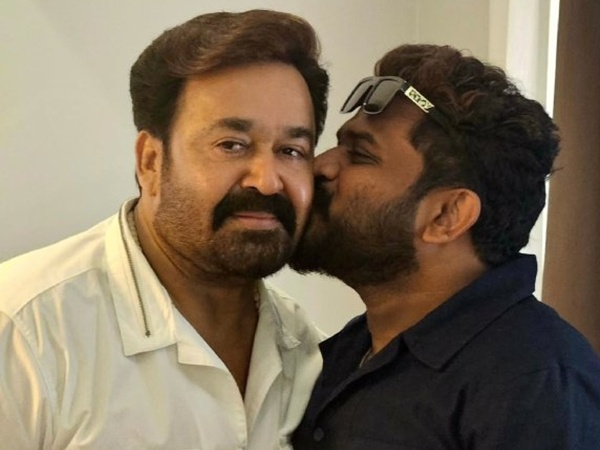 Mohanlal, Thudarum, Tharun Moorthy, Tharun Moorthy Kisses Mohanlal, Tharun gives kiss to Mohanlal, തരുണ്‍ മൂര്‍ത്തി, മോഹന്‍ലാല്‍, ലാലേട്ടനു മുത്തം നല്‍കി തരുണ്‍ മൂര്‍ത്തി, മോഹന്‍ലാലിനു തരുണ്‍ മൂര്‍ത്തിയുടെ മുത്തം