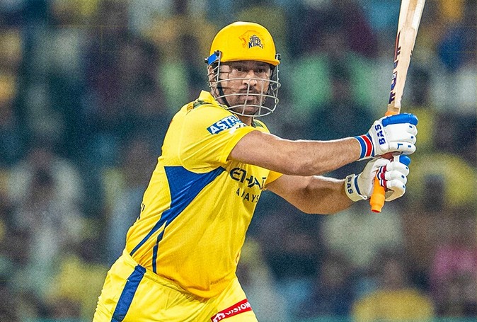 MS Dhoni 350 sixes in T20,Dhoni completes 350 sixes record,MS Dhoni T20 sixes milestone,CSK captain Dhoni 350 sixes,ടി20യിൽ 350 സിക്സറുകൾ,ധോണി 350 സിക്സറുകളുടെ നാഴികക്കല്ല് ,ധോണി 350 സിക്സറുകൾ,,ധോനി റെക്കോർഡ്