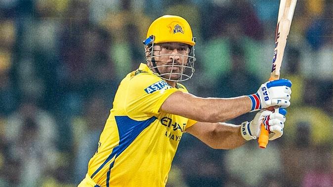 MS Dhoni completes 350 sixes in T20