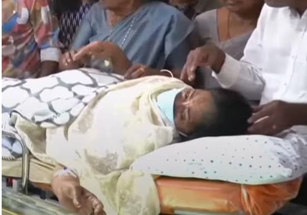 Shine Tom Chacko, Shine Tom Chacko Father Funeral, Shine Tom Chacko Father Died, Shine Tom Chacko Accident, Shine Tom Chacko Car Accident