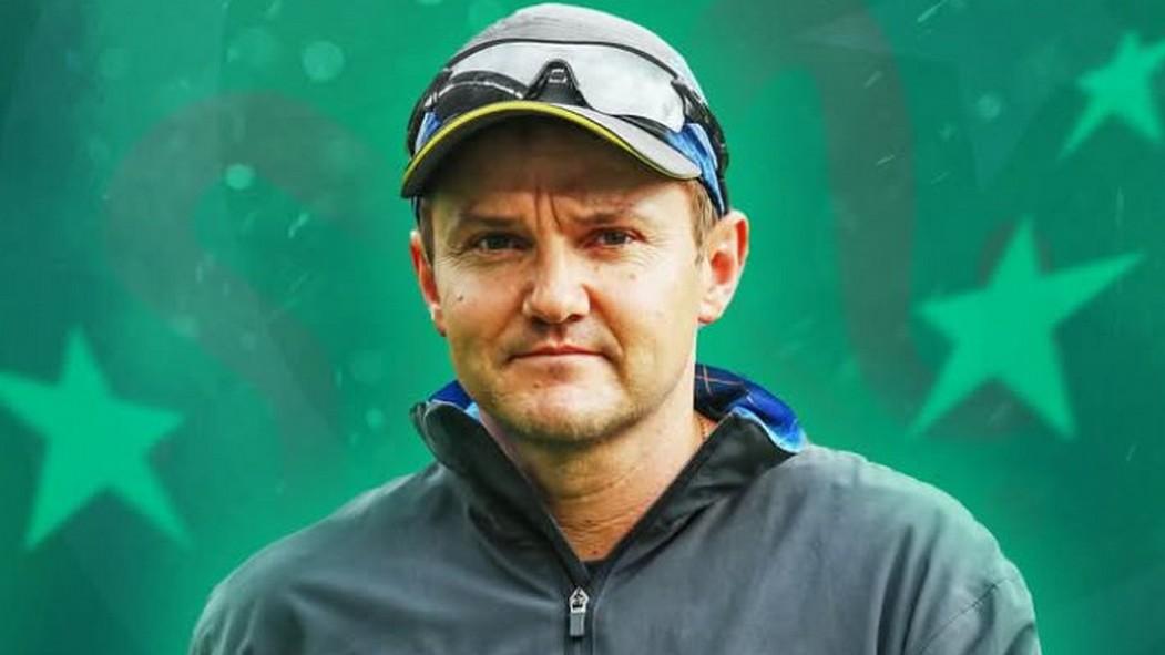 Mike hessen slams mirpur pitch after pakistan ...