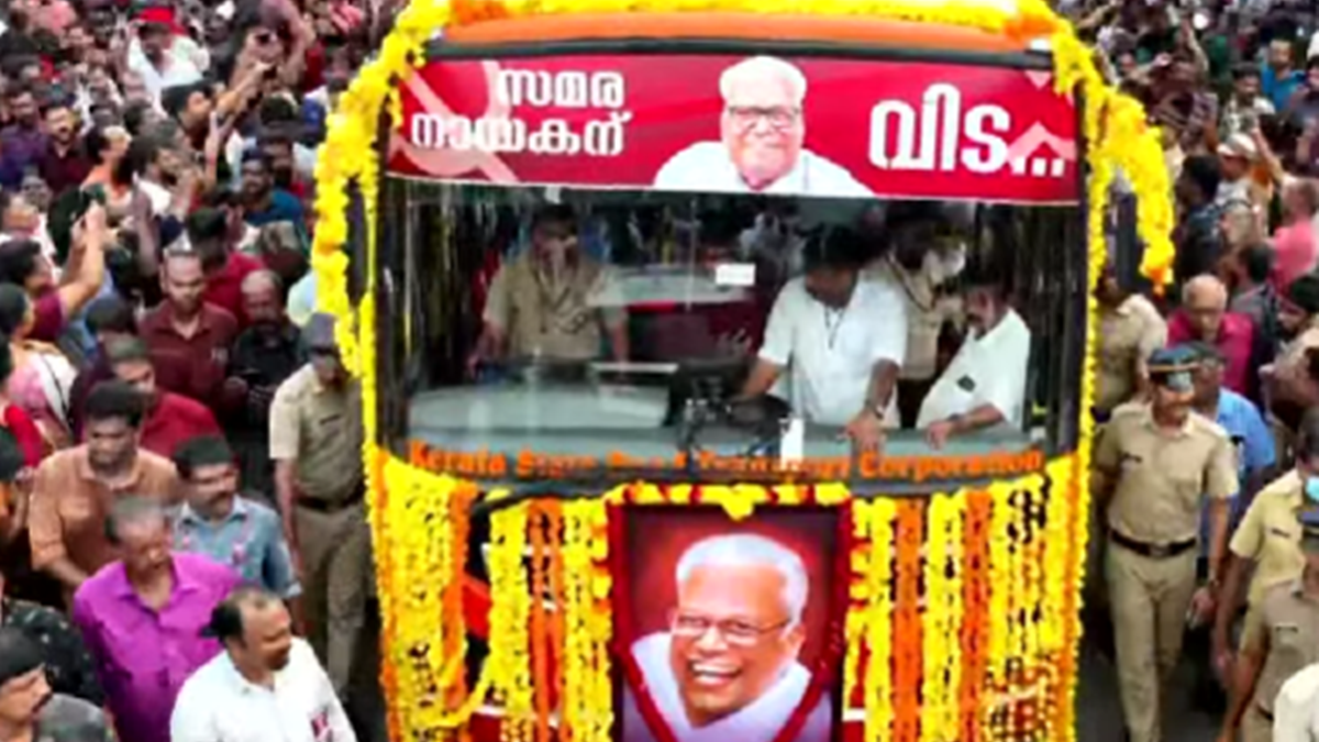 VS Achuthanandan funeral journey, VS Achuthanandan final journey, VS Achuthanandan, VS Achuthanandan Died, VS Achuthanandan Passes Away, VS Achuthanandan died, വി.എസ്.അച്യുതാനന്ദന്‍ അന്തരിച്ചു, വി.എസ്.അച്യുതാനന്ദന്‍ മരിച്ചു, വിഎസ് ഓര്‍മയായി
