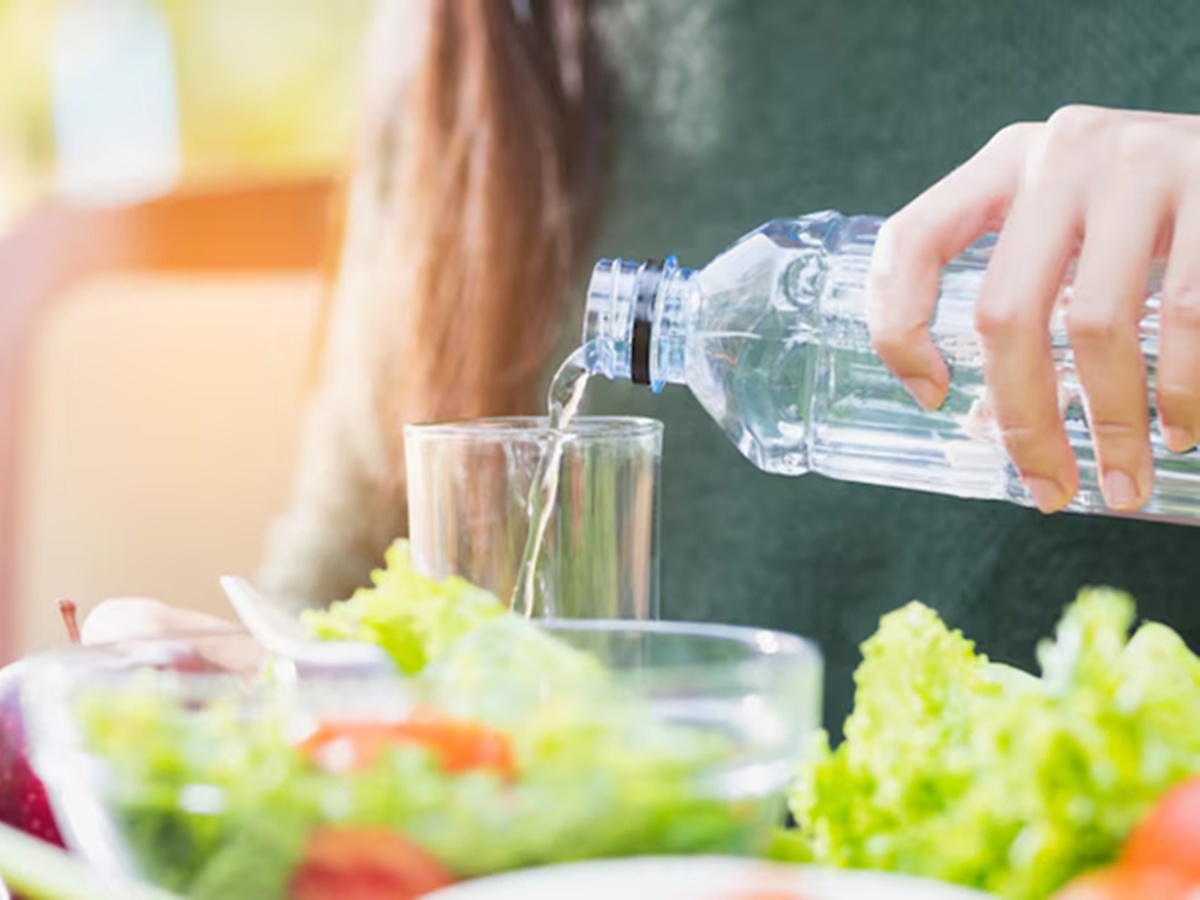 Water, Drinking Water, Drinking Water and Digestion, വെള്ളം, ദഹനം, ഭക്ഷണത്തിനിടെ വെള്ളം കുടിക്കാമോ