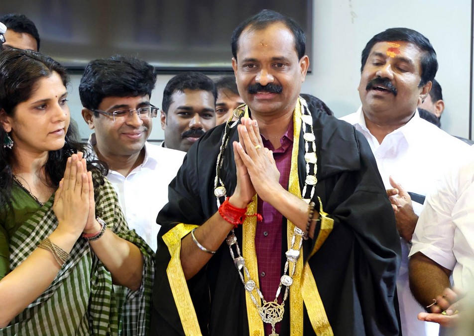 Thiruvananthapuram mayor, E Bus, V V rajesh- Ganesh kumar,തിരുവനന്തപുരം മേയർ, ഇ ബസ്, വി വി രാജേഷ്, ഗണേഷ് കുമാർ