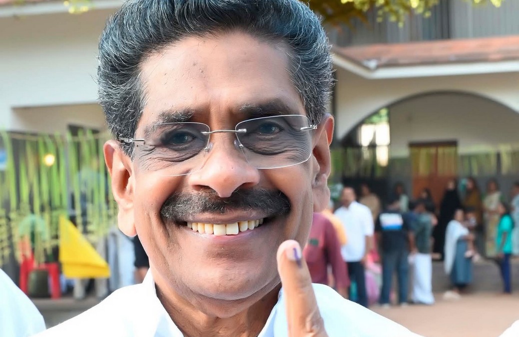 Mullappally ramachandran, Poster Controversy, Nadapuram, Congress candidate,മുല്ലപ്പള്ളി രാമചന്ദ്രൻ, പോസ്റ്റർ വിവാദം, നാദാപുരം,കോൺഗ്രസ് സ്ഥാനാർഥി