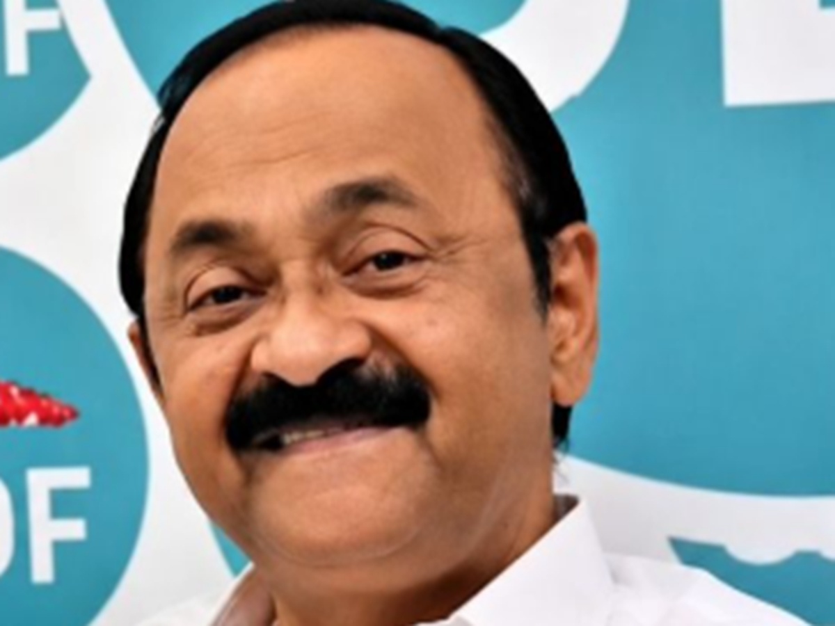 വിഡി സതീശന്റെ അര്‍ത്ഥനഗ്ന ചിത്രം ...