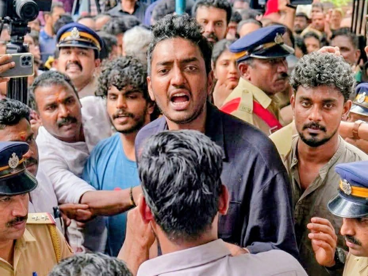 സലിം കുമാറിന്റെ സംസ്‌കാര ചടങ്ങ്; ചന്തു ...