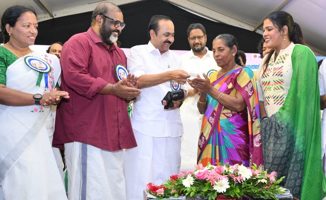 പ്രിയദര്‍ശിനി പദ്ധതി: വനിതാ യാത്രക്കാരി ടിക്കറ്റ് ...