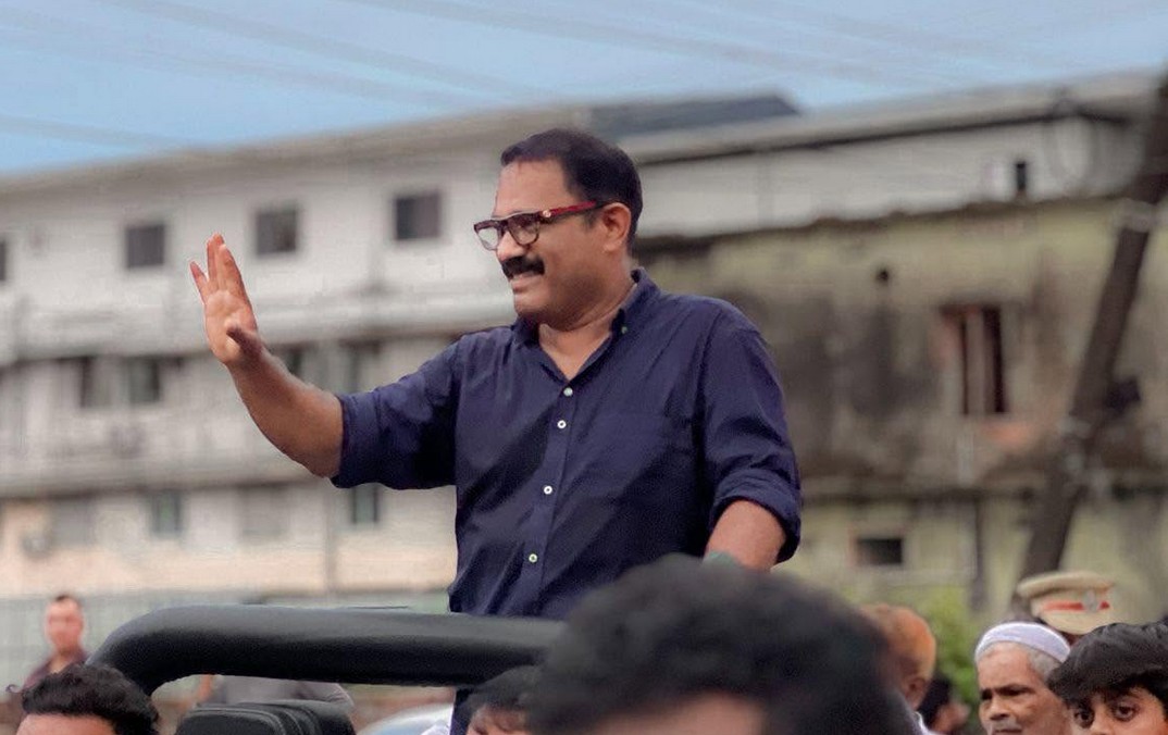ലൈഫ് വീടുകളിൽ ഇനി മോദിയുടെ ചിത്രവും; ബിജെപിക്ക് ...