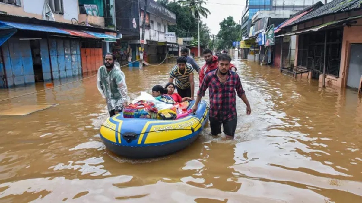 രാജ്യത്തുടനീളം വെള്ളപ്പൊക്കം നാശം വിതയ്ക്കുന്നു; ...
