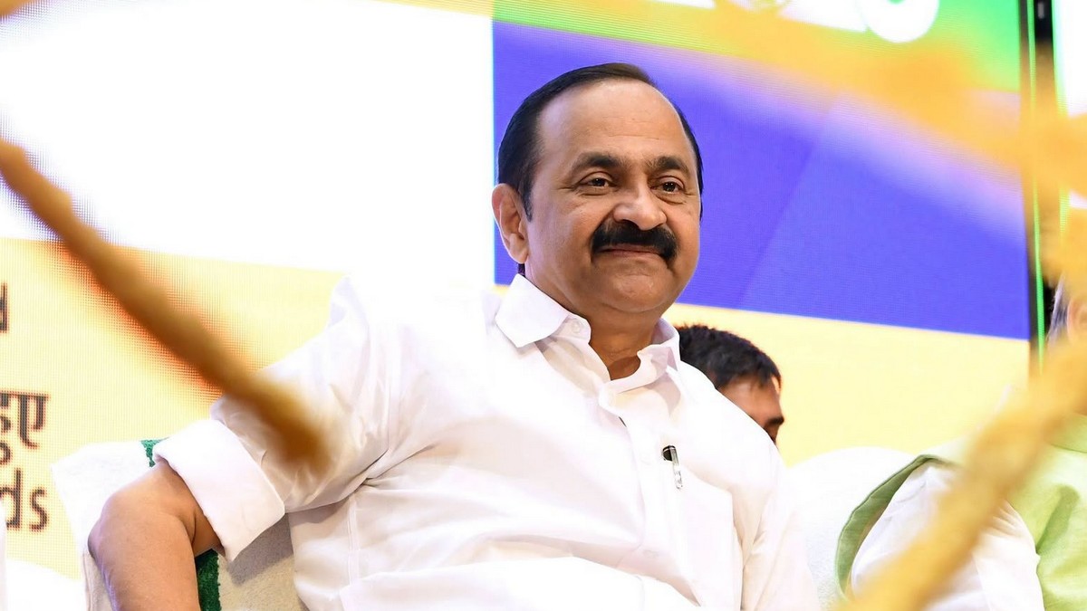 മോഹന്‍ലാലിനേക്കാളും വിജയിനേക്കാളും നന്നായി നൃത്തം ...