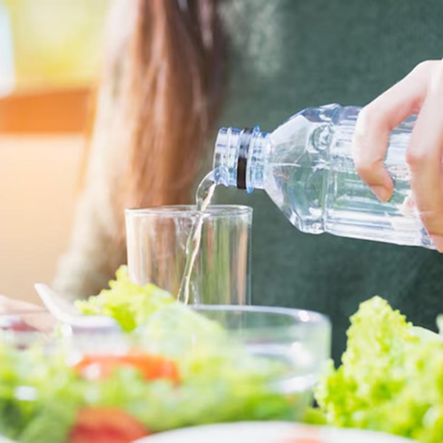 ഉറങ്ങുന്നതിന് മുന്‍പുള്ള നിങ്ങളുടെ വെള്ളം കുടി ശീലം എത്രയും വേഗം അവസാനിപ്പിക്കണം; ഇക്കാര്യങ്ങള്‍ അറിയണം