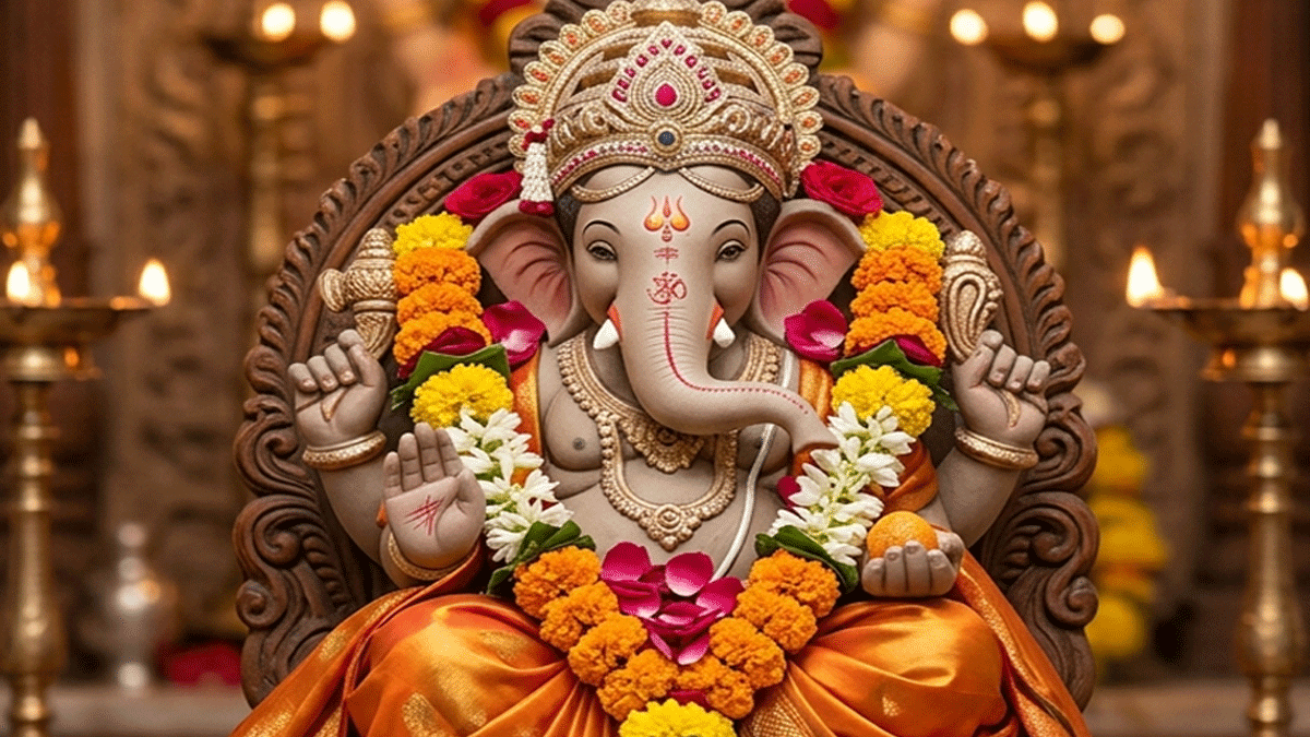 संकष्टी चतुर्थी: गणपतीला अर्पण करा या ३ गोष्टी, ...