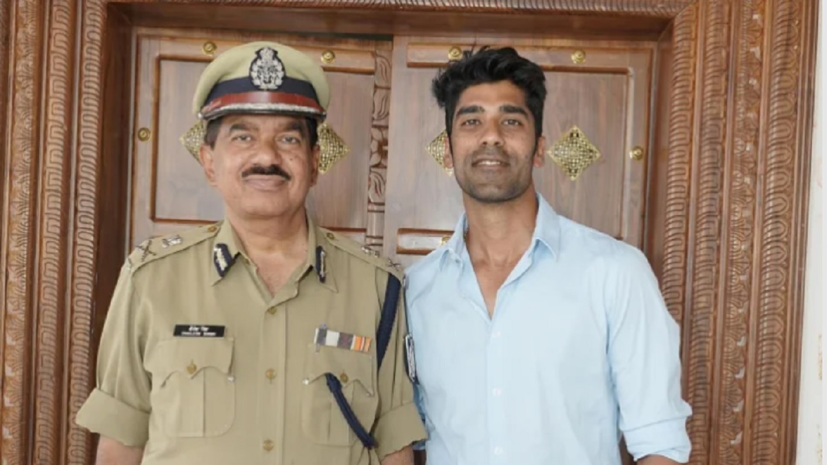 आयपीएल क्रिकेटपटू शशांक सिंग आणि निवृत्त आयपीएस ...