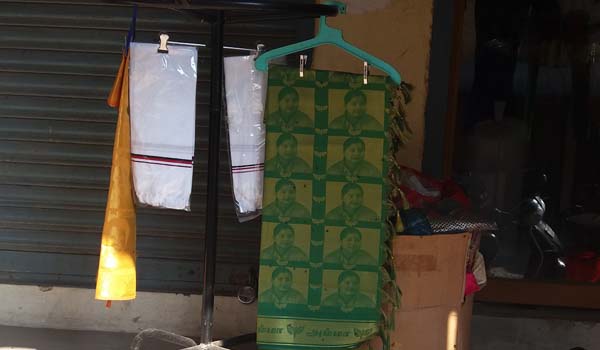 ஜெயலலிதா படம் போட்ட சேலைகள்: பரபரப்பான விற்பனை
