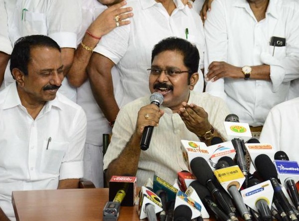 பாஜக வலையில் சிக்கி தவிக்கும் அதிமுக? - பின்னணி ...