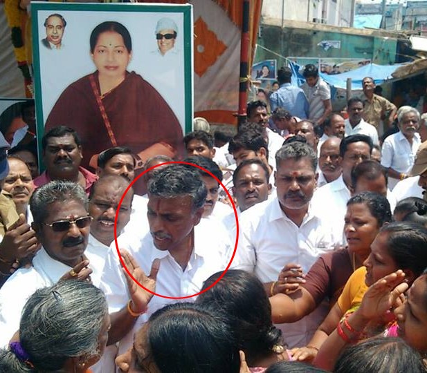 தொகுதிக்கு வந்த அதிமுக அமைச்சரை கேள்விகளால் ...