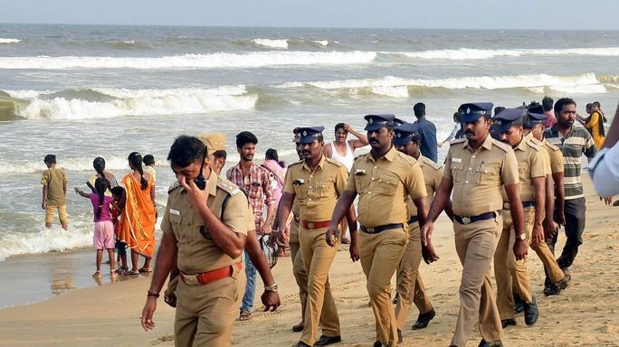இன்னைக்கு பீச் லீவு.. தூரத்துல இருந்துதான் பாக்கணும்! – சென்னை காவல்துறை வைத்த ட்விஸ்ட்!