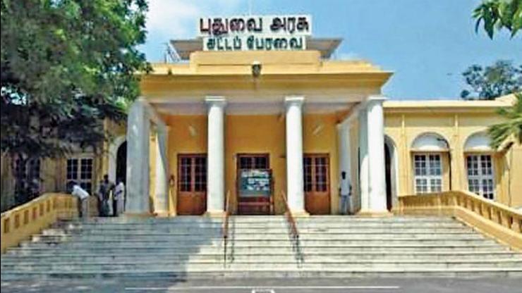 புதுவையில் திமுக எம்.எல்.ஏக்கள் அமளி.. குண்டுக்கட்டாக தூக்கி வெளியேற்றம்..!