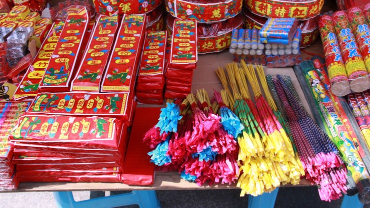 ரயில்களில் பட்டாசு எடுத்துச் செல்ல தடை: மீறினால் சிறை & அபராதம்!