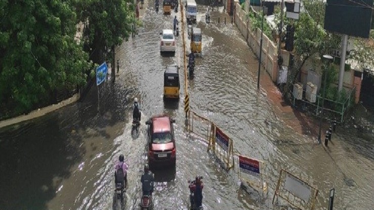 மழை நீரை வெளியேற்றும் பணி: தி.நகரில் போக்குவரத்து மாற்றம்!