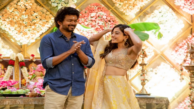 தளபதியோட நடிக்க போறேன்.. வேற என்ன வேணும்! – வைரலாகும் ராஷ்மிகா-விஜய் புகைப்படம்!