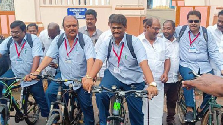 பள்ளி சீருடை அணிந்து போராட்டத்தில் ஈடுபட்ட திமுக எம்.எல்.ஏக்கள்.. என்ன காரணம்?